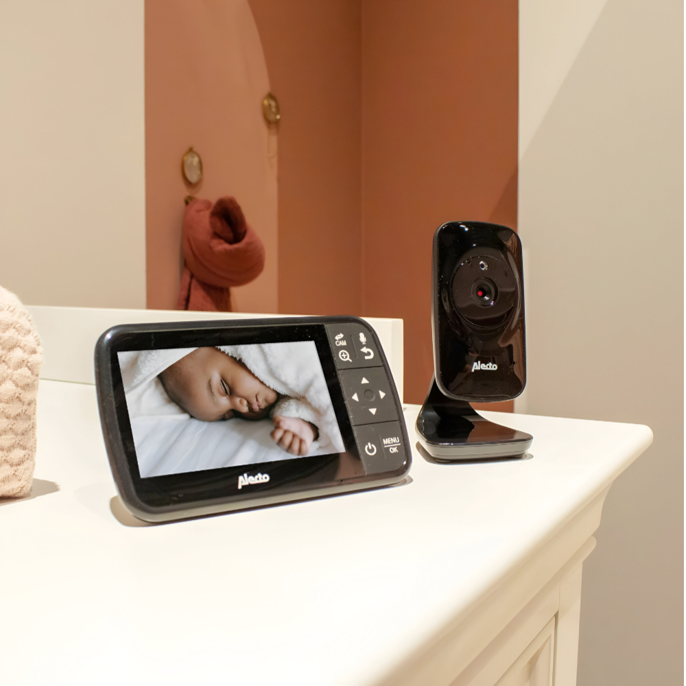 Alecto  - Video baby monitor with 4.3 inch colour display, (50m to 300m)