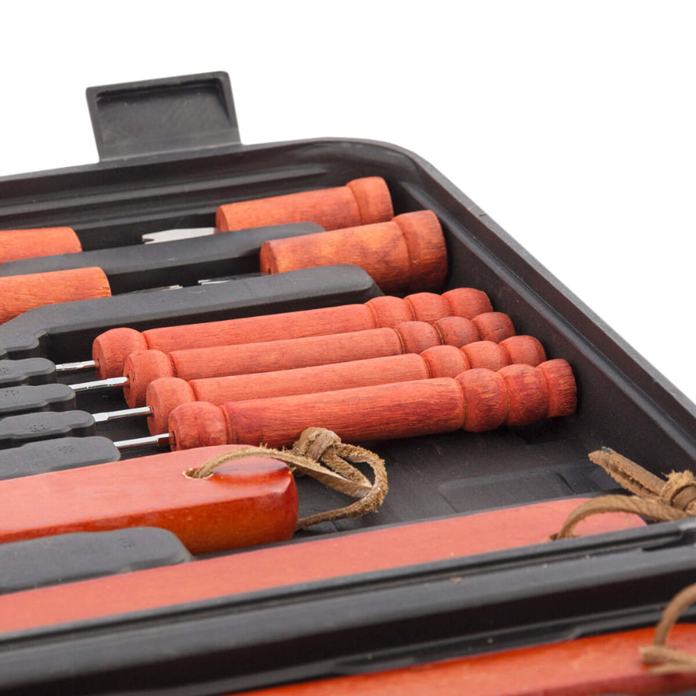 InnovaGoods Barbecue Case Barbecase 18 Pieces, V0100764, this kit is perfect for both novice grillers and experienced pitmasters, offering essential tools to handle all grilling needs.